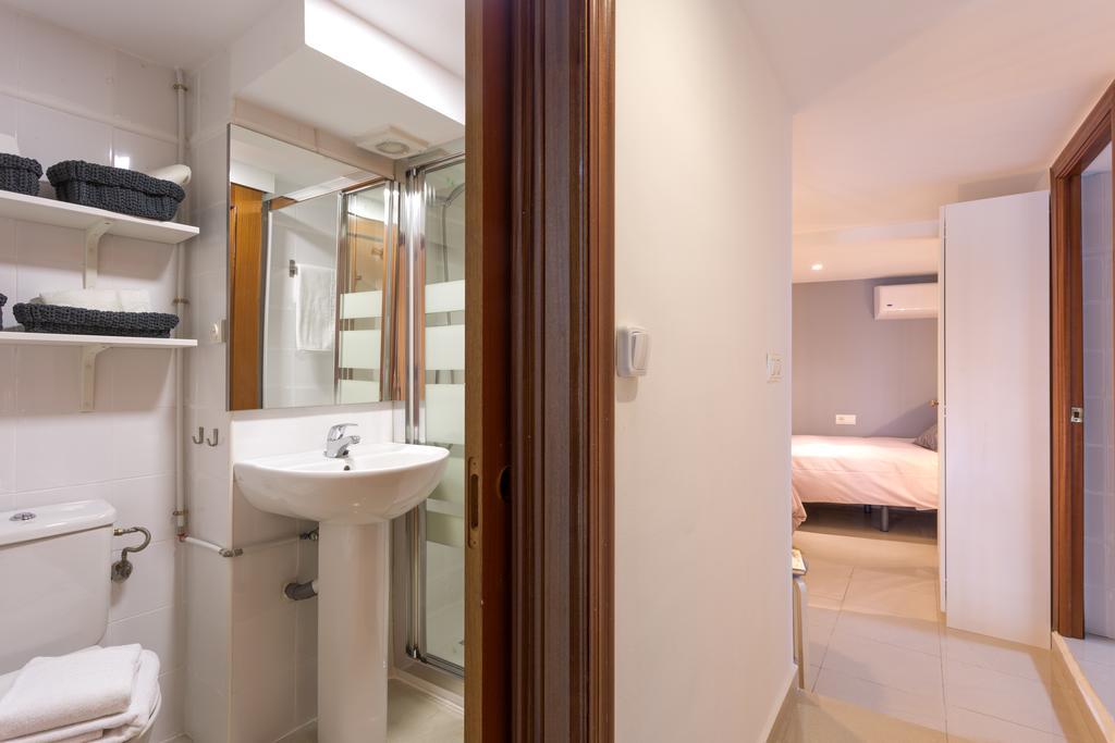 Apartamentos Diaber Gerona 22 Севиля Екстериор снимка