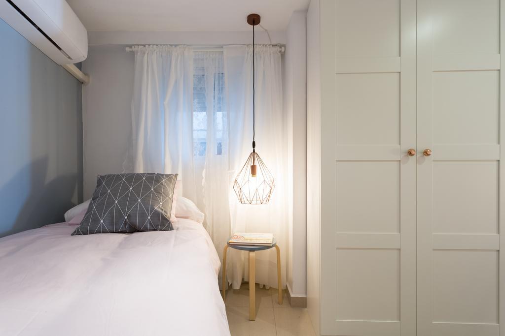 Apartamentos Diaber Gerona 22 Севиля Екстериор снимка