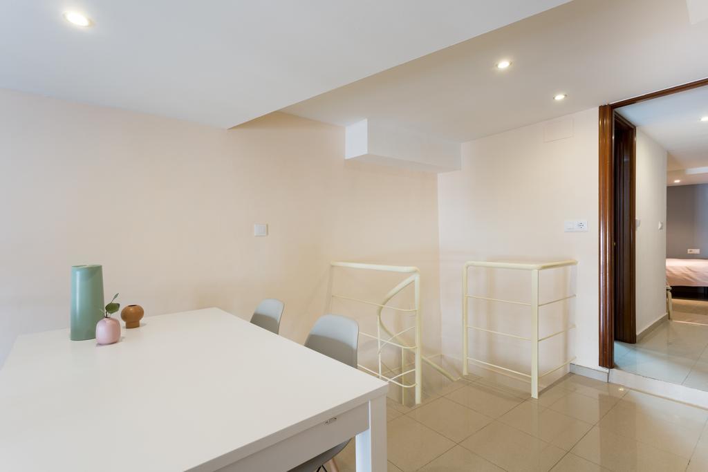Apartamentos Diaber Gerona 22 Севиля Екстериор снимка