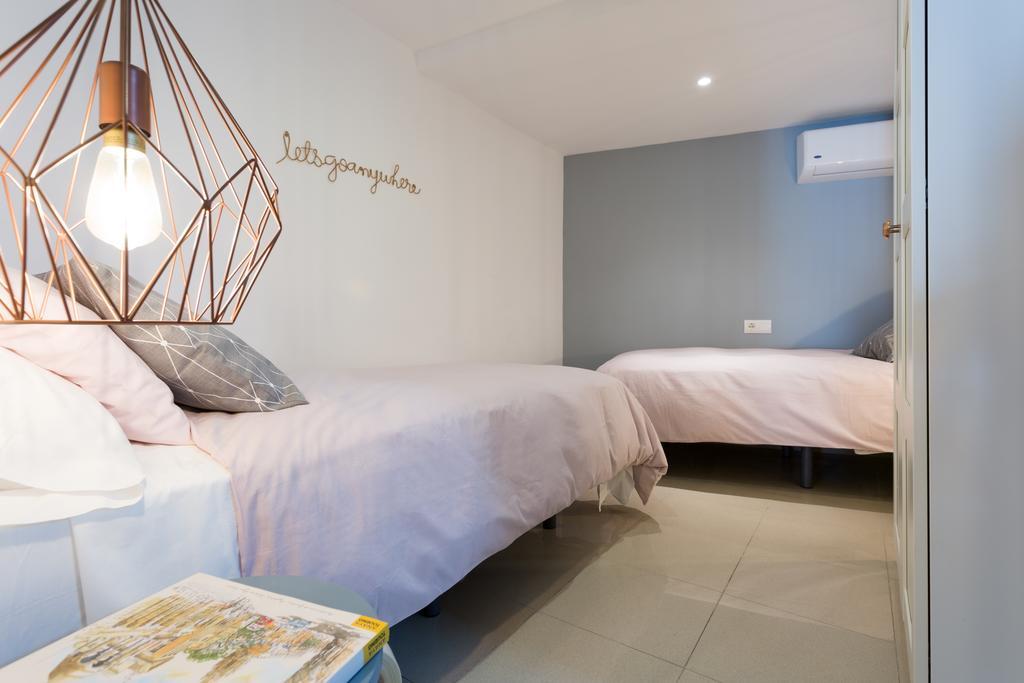 Apartamentos Diaber Gerona 22 Севиля Екстериор снимка