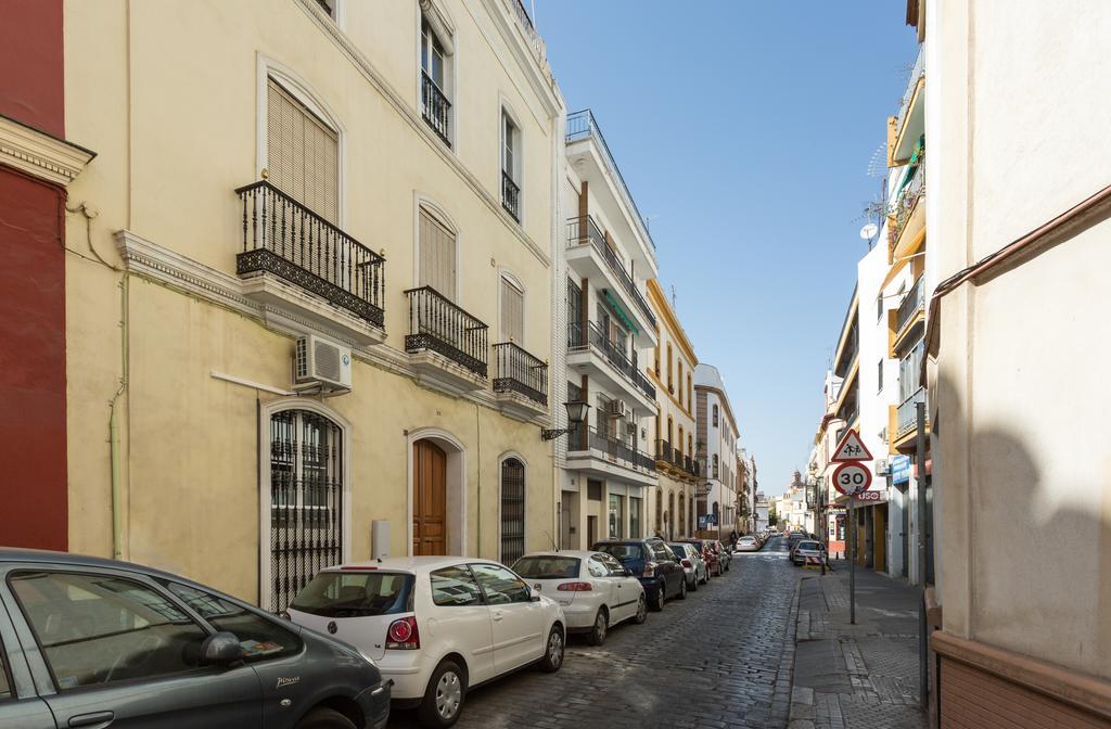 Apartamentos Diaber Gerona 22 Севиля Екстериор снимка