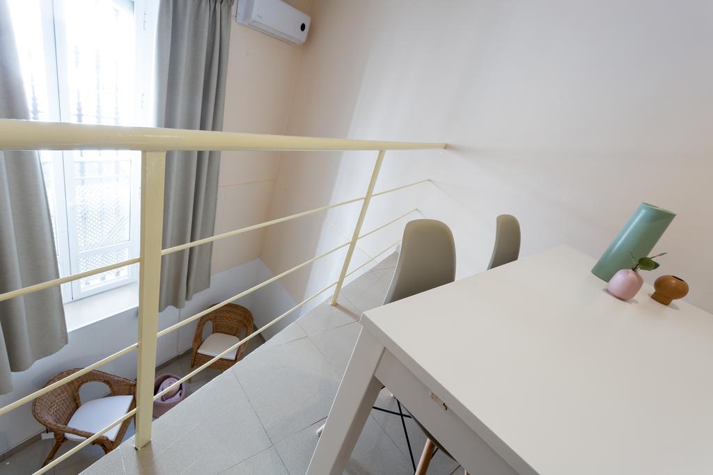 Apartamentos Diaber Gerona 22 Севиля Екстериор снимка