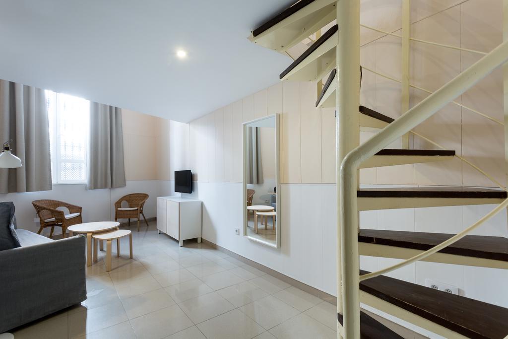 Apartamentos Diaber Gerona 22 Севиля Екстериор снимка
